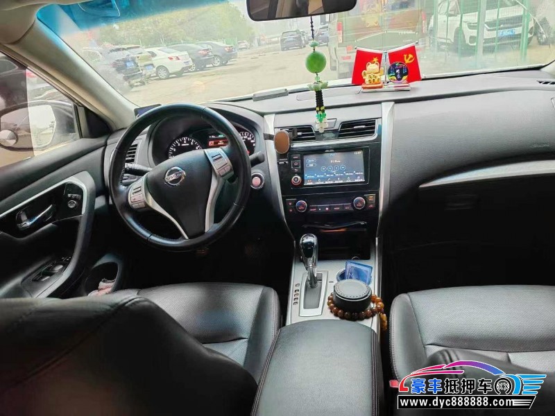 18年日产天籁轿车抵押车出售