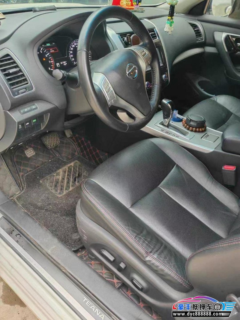 18年日产天籁轿车抵押车出售