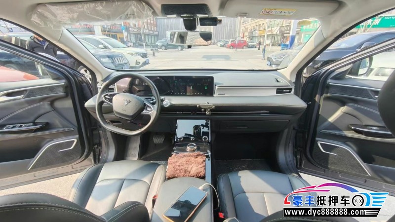 24年哪吒U轿车抵押车出售