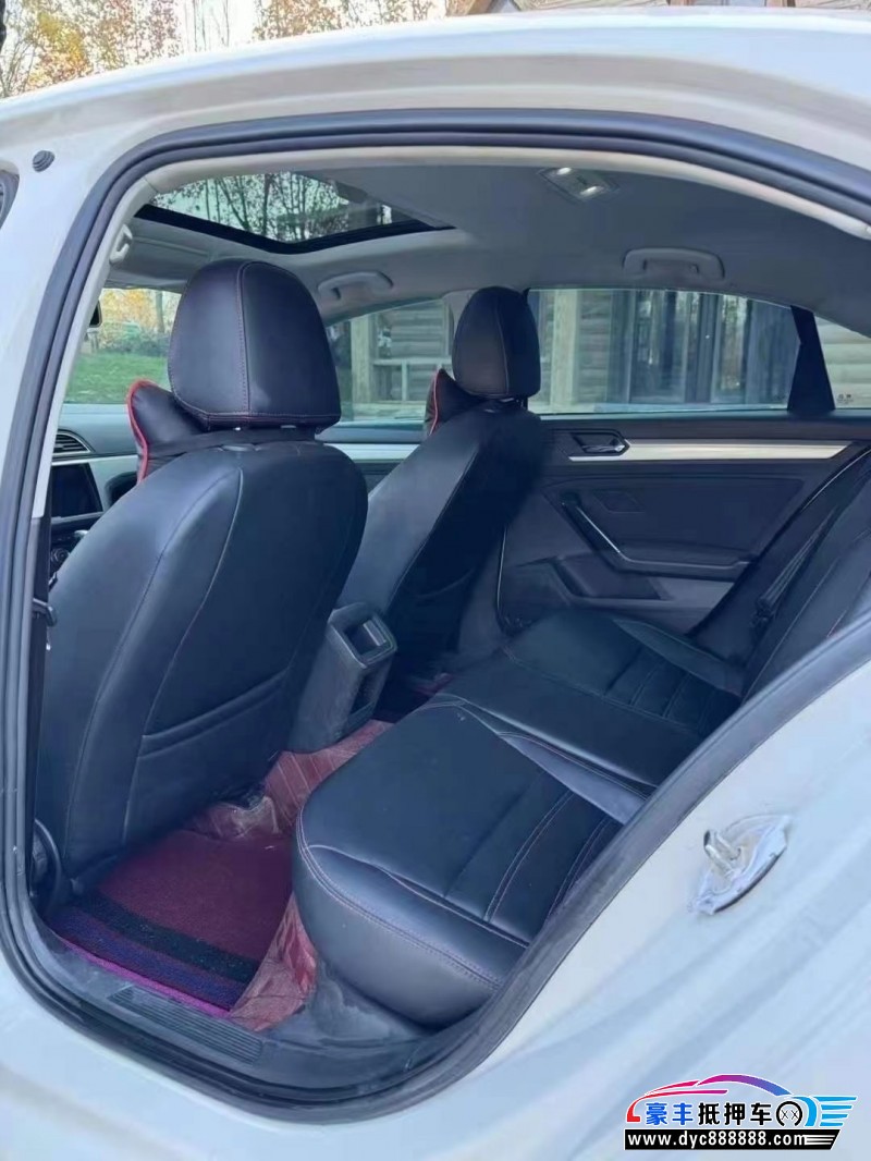 16年大众凌渡轿车抵押车出售