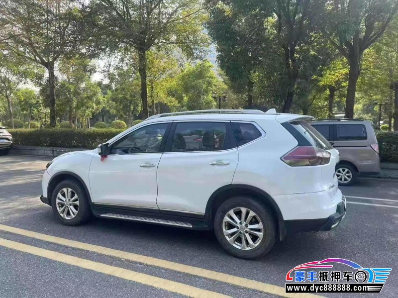 14年日产奇骏轿车抵押车出售