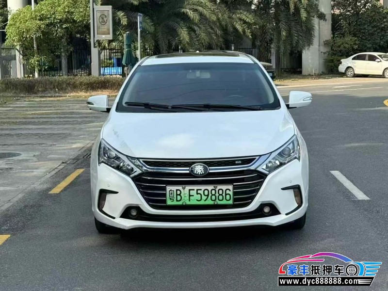 18年比亚迪秦轿车抵押车出售