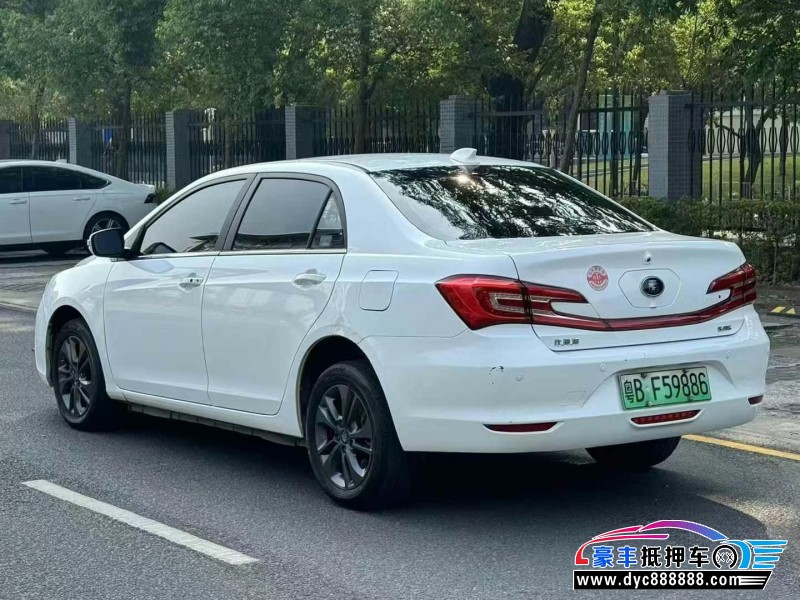 18年比亚迪秦轿车抵押车出售