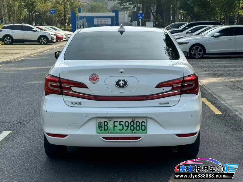 18年比亚迪秦轿车抵押车出售