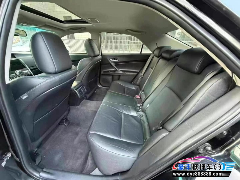 13年丰田锐志轿车抵押车出售