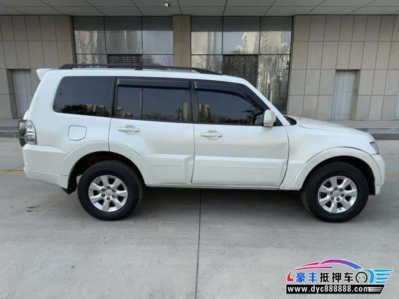 18年三菱帕杰罗轿车抵押车出售