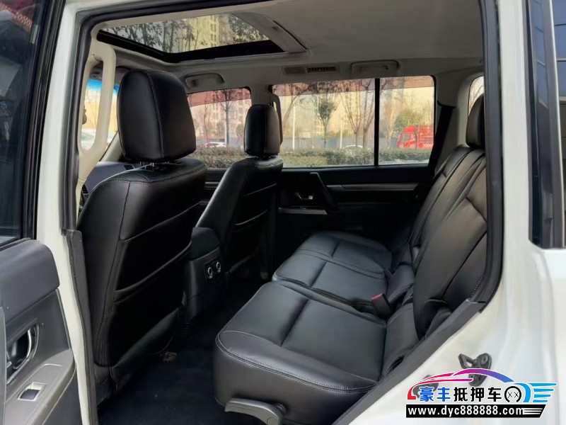 18年三菱帕杰罗轿车抵押车出售