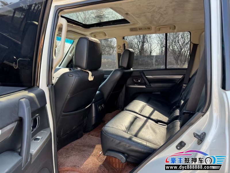 16年三菱帕杰罗轿车抵押车出售