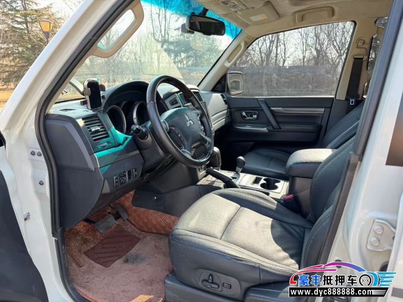 16年三菱帕杰罗轿车抵押车出售