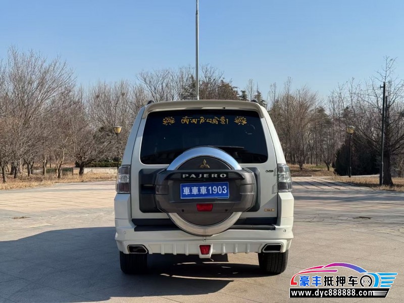 16年三菱帕杰罗轿车抵押车出售