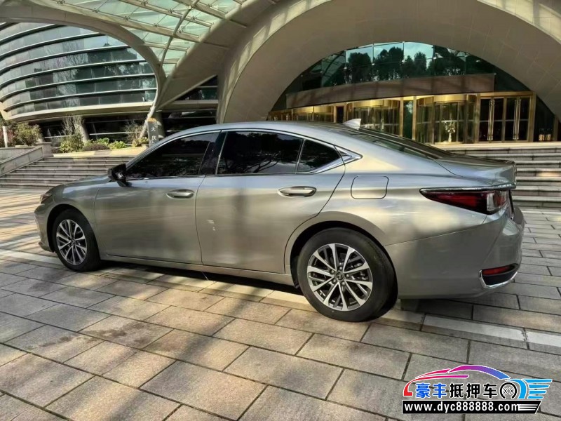 22年雷克萨斯ES轿车抵押车出售