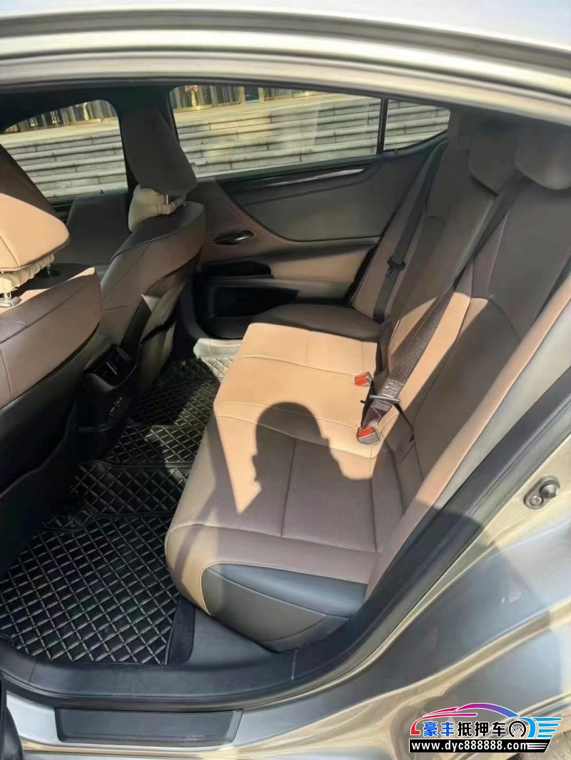 22年雷克萨斯ES轿车抵押车出售