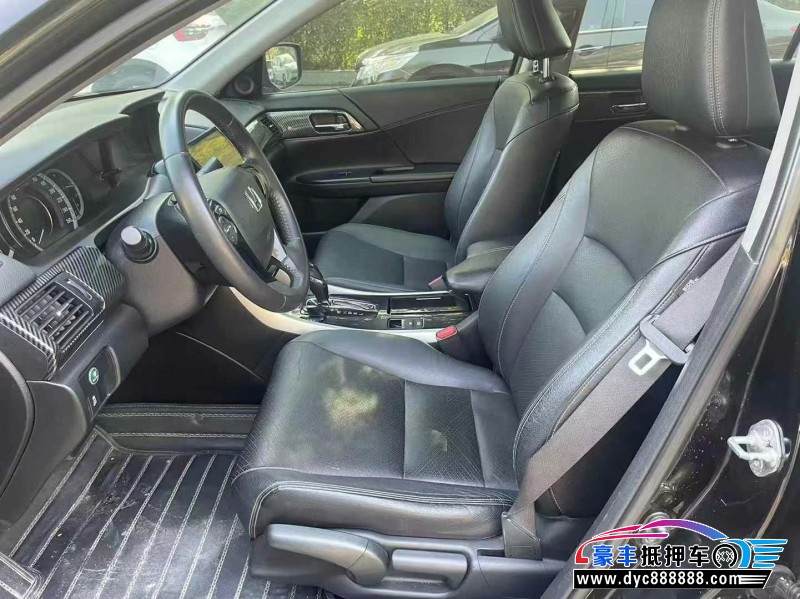 17年本田雅阁轿车抵押车出售