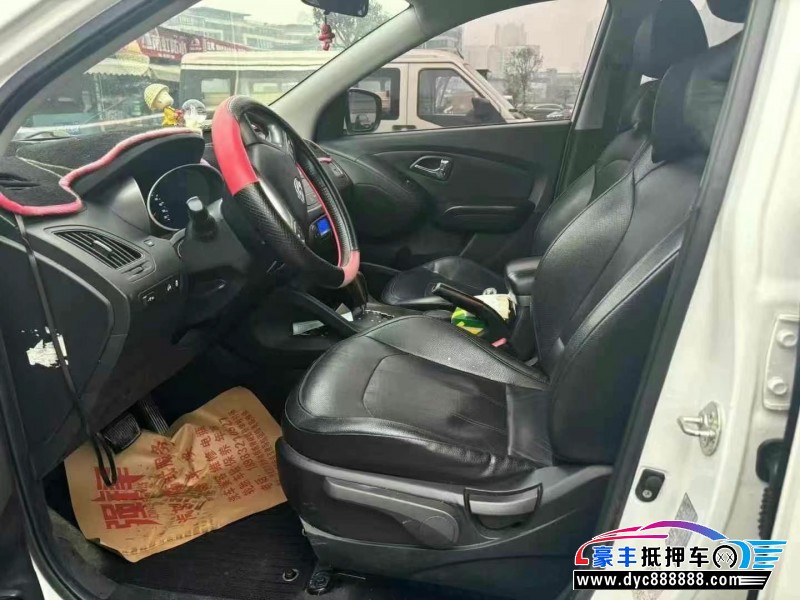 16年现代ix35轿车抵押车出售