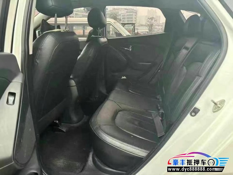 16年现代ix35轿车抵押车出售