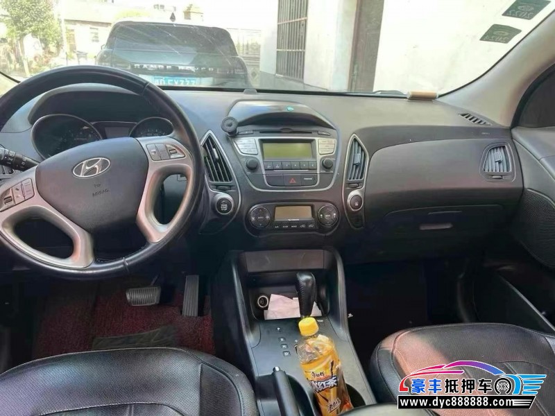 16年现代ix35轿车抵押车出售