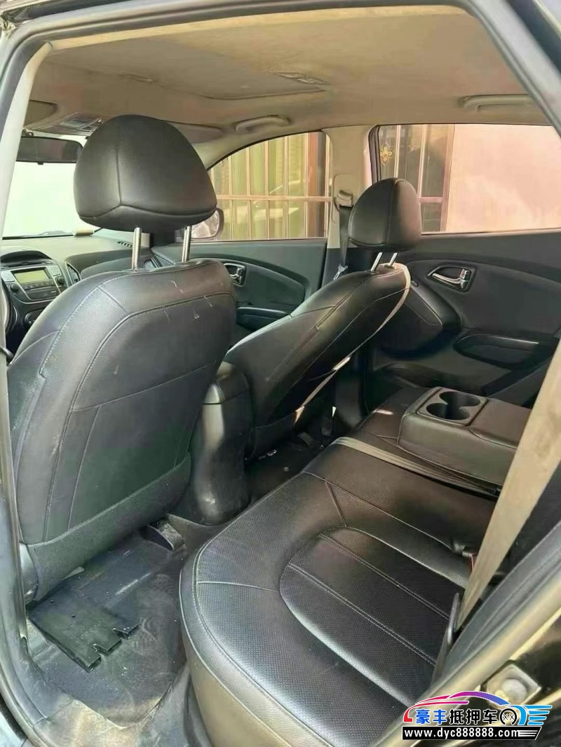 16年现代ix35轿车抵押车出售