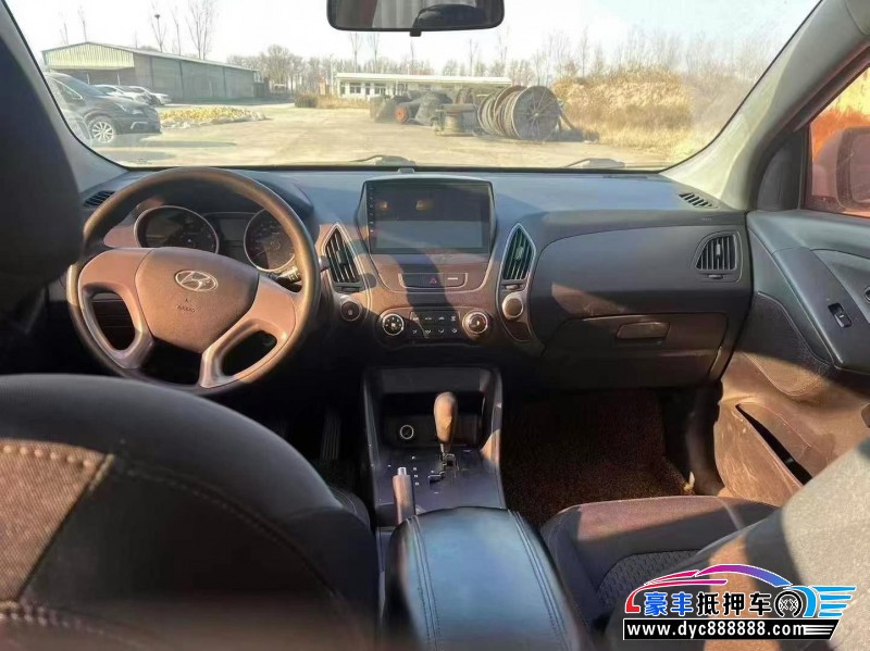 17年现代ix35轿车抵押车出售