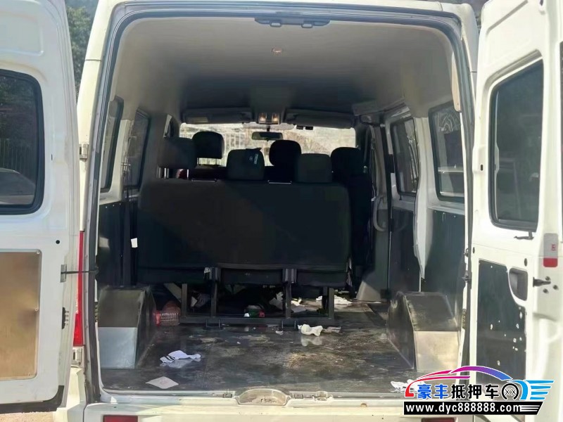 23年上汽大通V80轿车抵押车出售