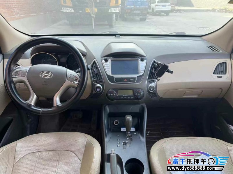 14年现代ix35轿车抵押车出售