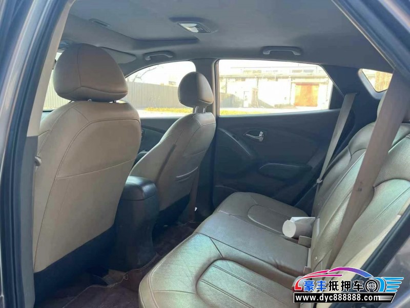 14年现代ix35轿车抵押车出售