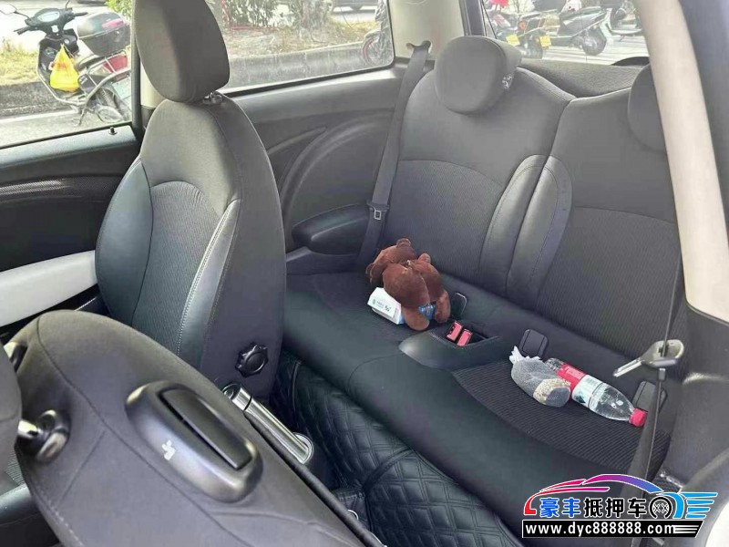 13年宝马MINI轿车抵押车出售