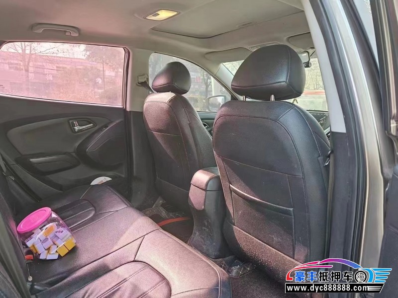 16年现代ix35轿车抵押车出售