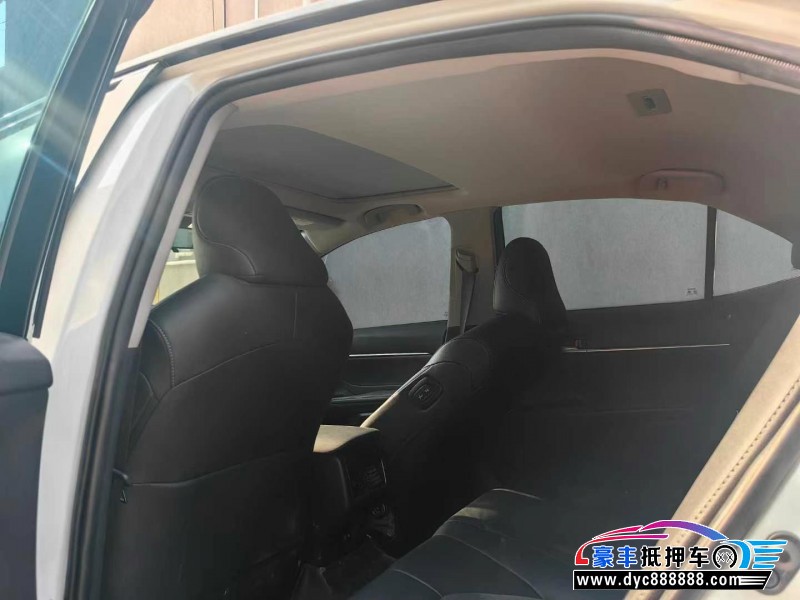 22年丰田凯美瑞轿车抵押车出售