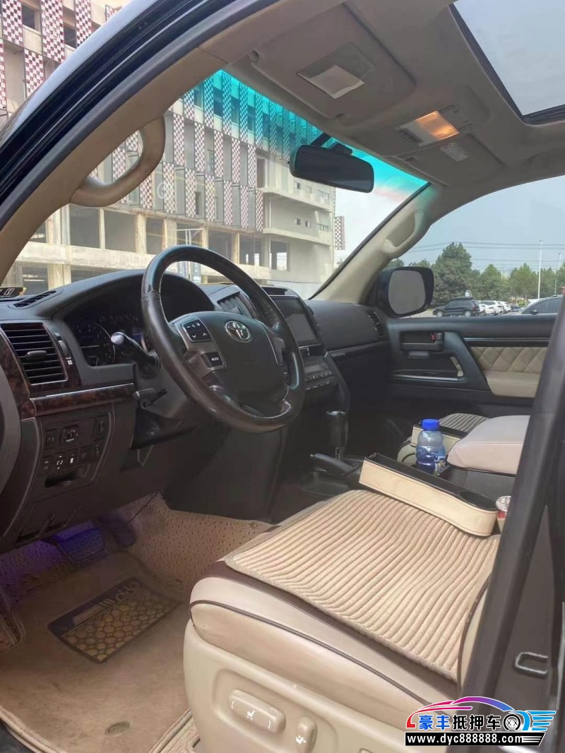 12年丰田兰德酷路泽（陆巡）轿车抵押车出售