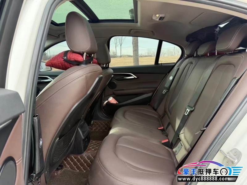 20年宝马1系轿车抵押车出售