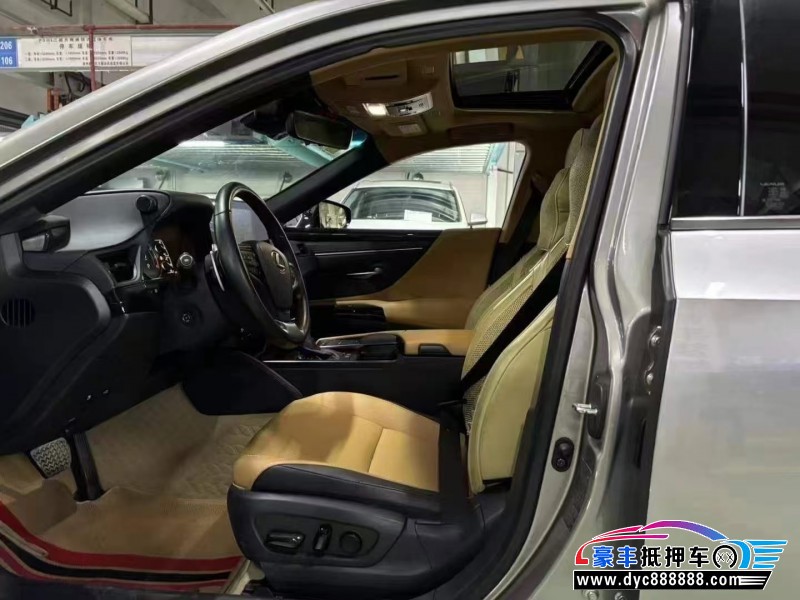 22年雷克萨斯ES轿车抵押车出售