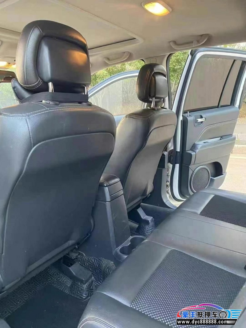 16年Jeep指南者(进口)轿车抵押车出售