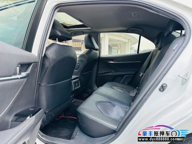 22年丰田凯美瑞轿车抵押车出售