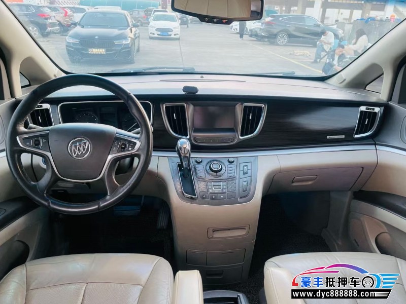 13年别克GL8轿车抵押车出售