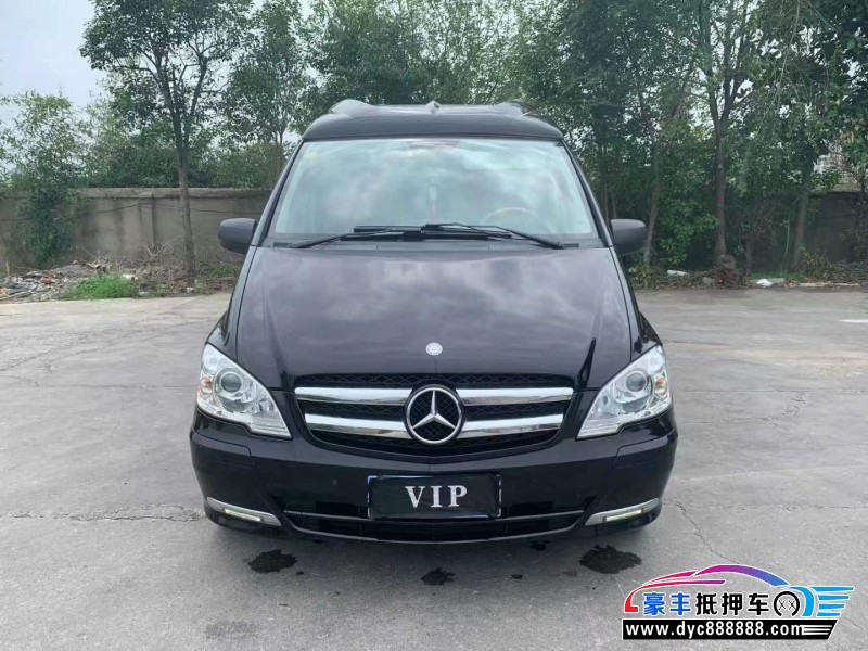 17年奔驰威霆轿车抵押车出售