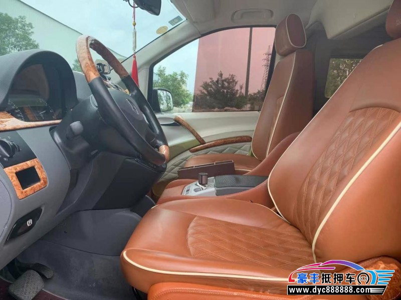 17年奔驰威霆轿车抵押车出售