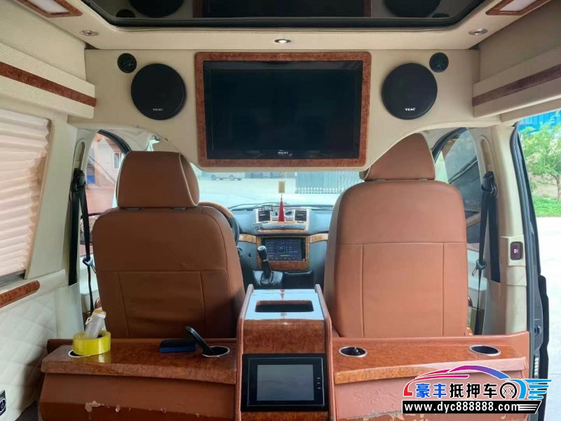 17年奔驰威霆轿车抵押车出售