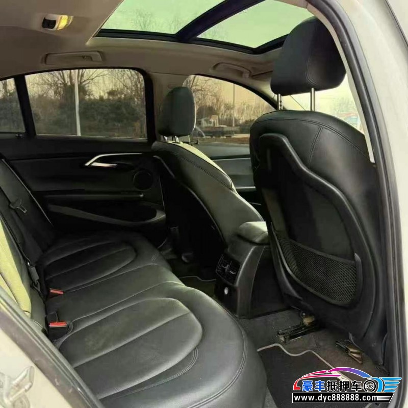 17年宝马1系轿车抵押车出售