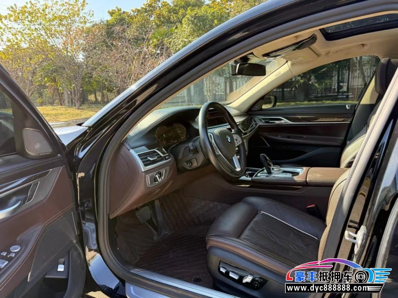 20年宝马7系轿车抵押车出售