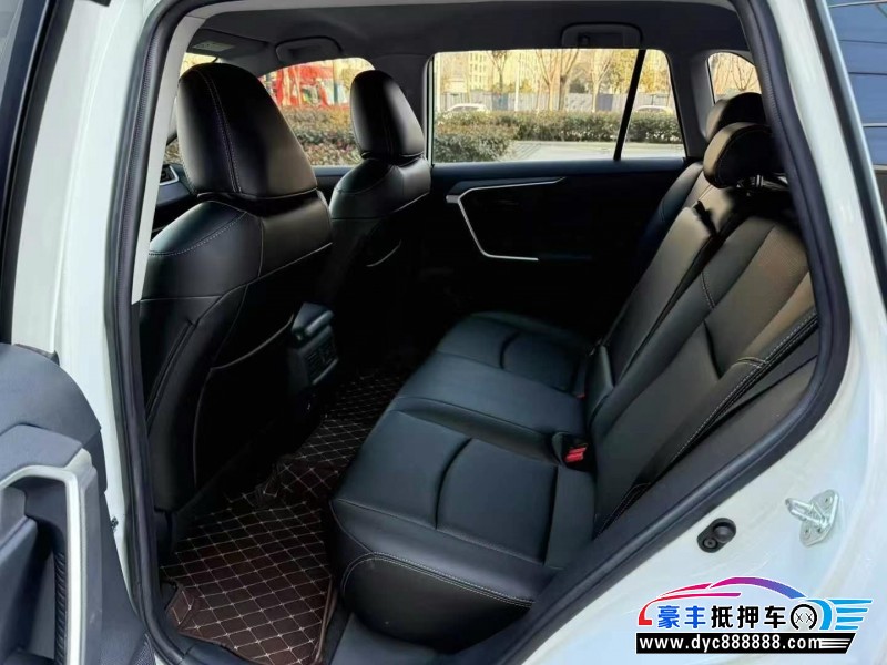 22年丰田RAV4轿车抵押车出售