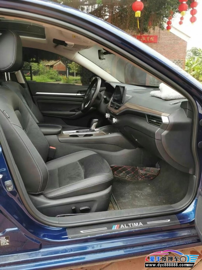 22年日产天籁轿车抵押车出售