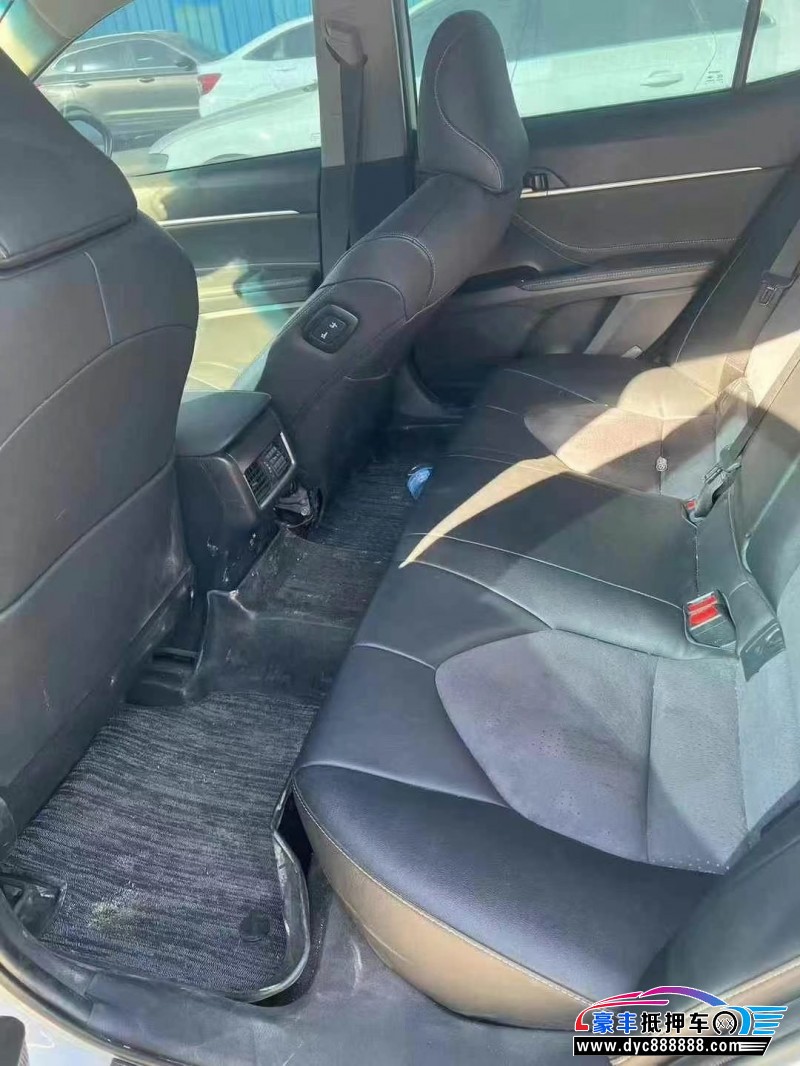 22年丰田凯美瑞轿车抵押车出售