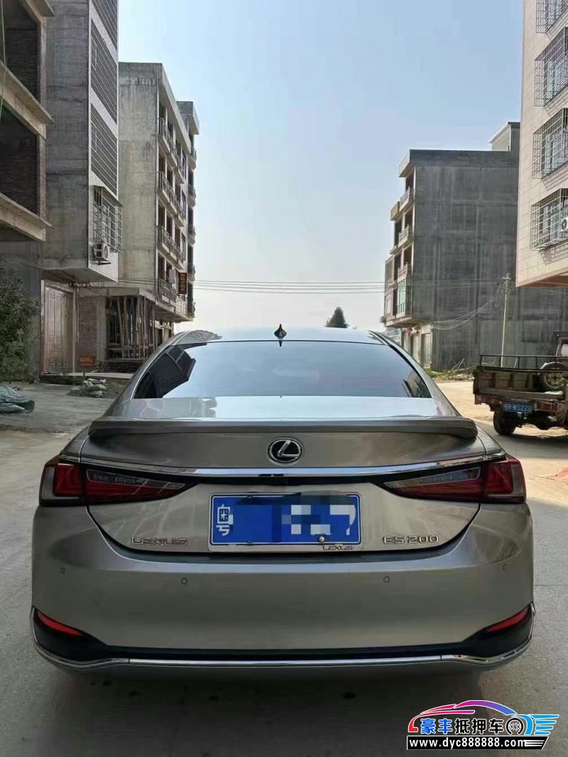 18年雷克萨斯ES轿车抵押车出售