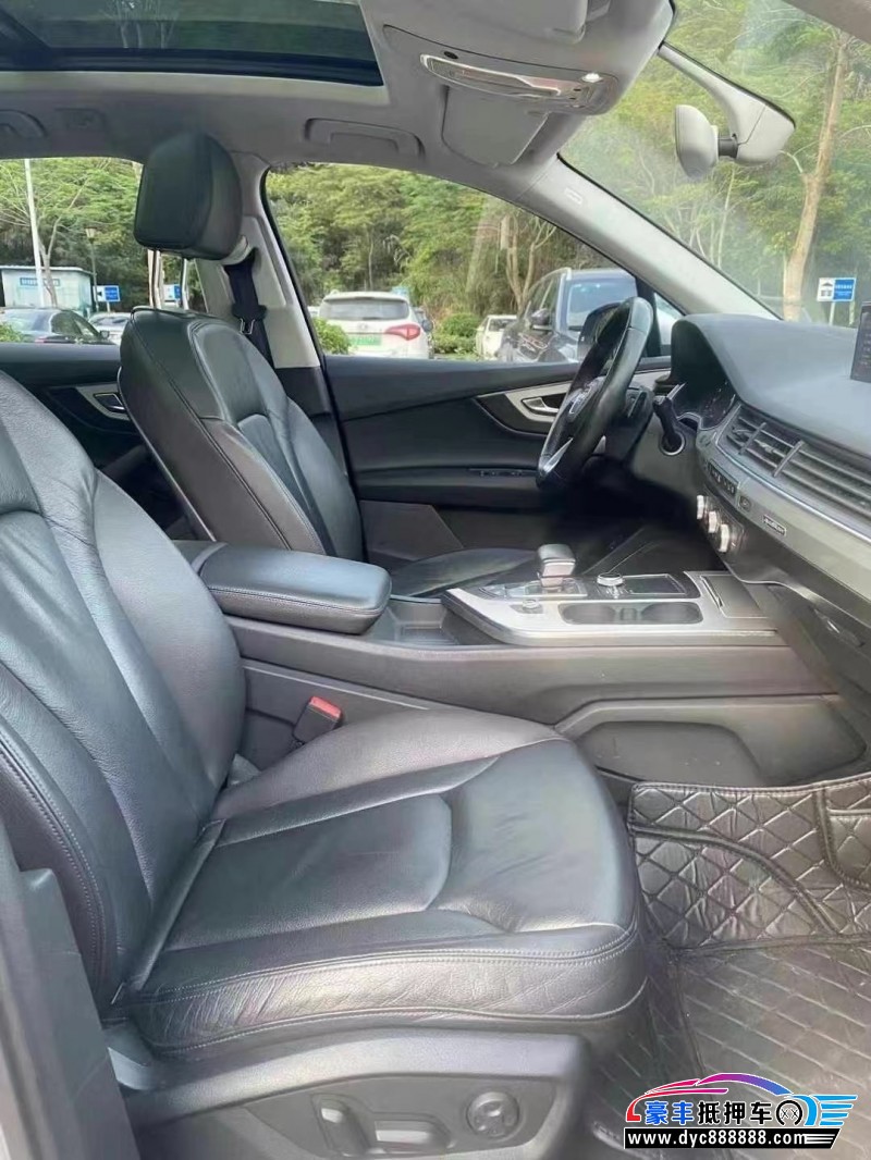 17年奥迪Q7轿车抵押车出售