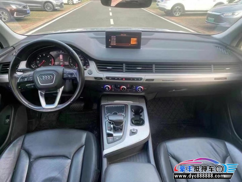 17年奥迪Q7轿车抵押车出售