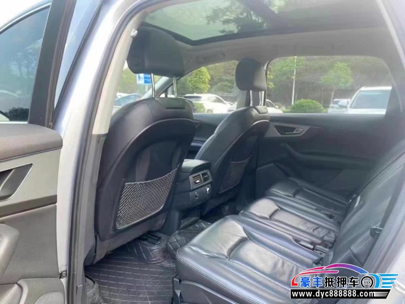 17年奥迪Q7轿车抵押车出售