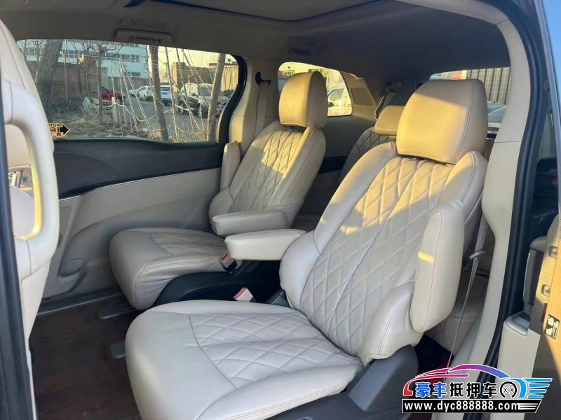 12年别克GL8轿车抵押车出售