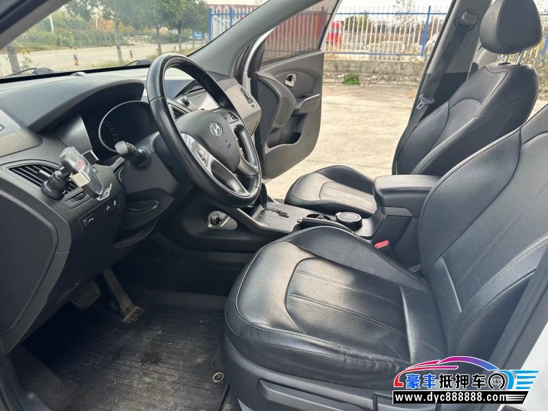 15年现代ix35轿车抵押车出售