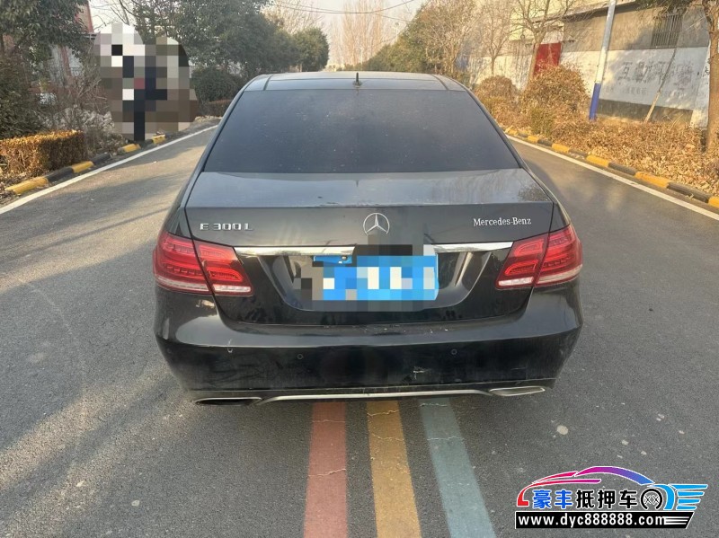 13年奔驰E轿车抵押车出售