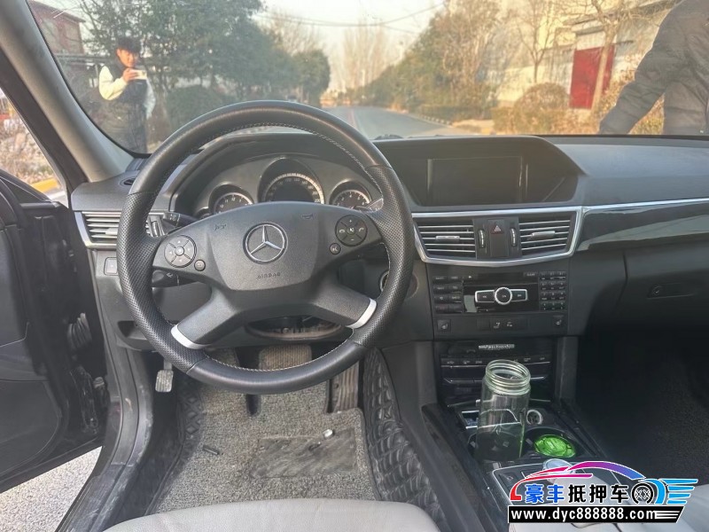 13年奔驰E轿车抵押车出售